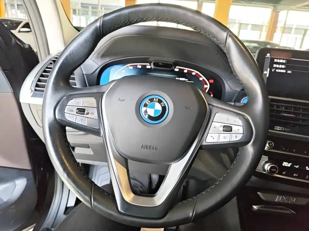 BMW iX3 — миниатюра 11