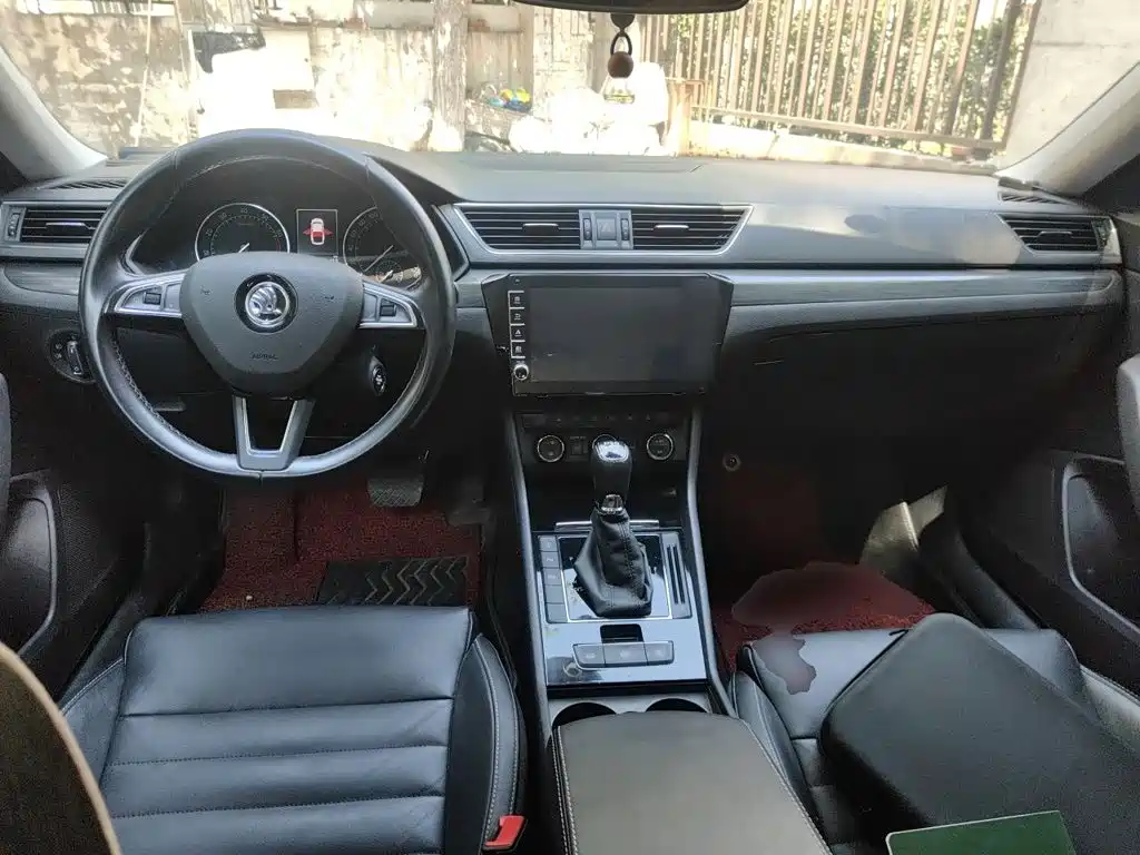 Skoda Superb — миниатюра 5