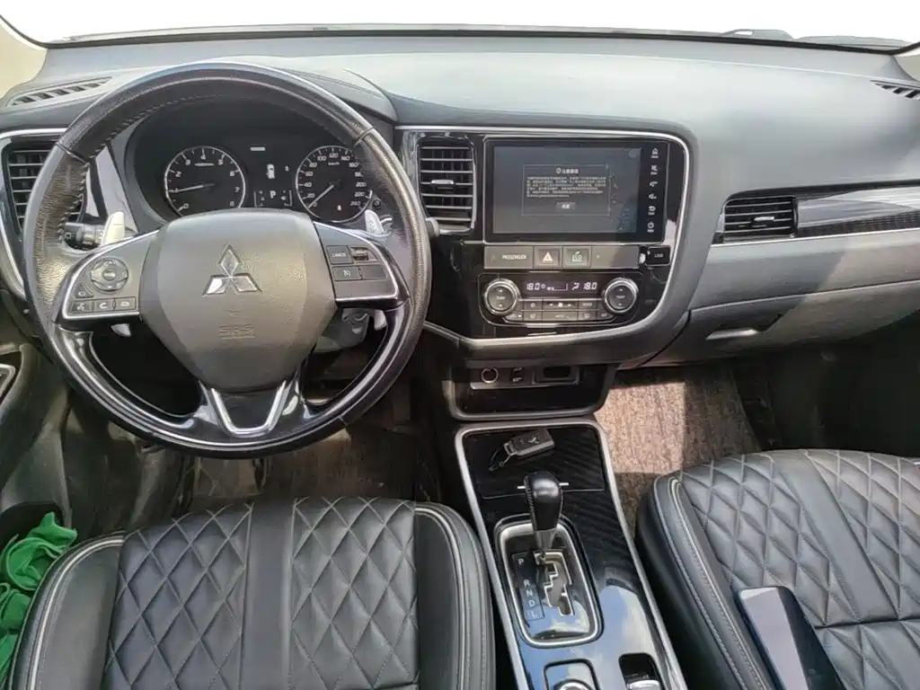 Mitsubishi Outlander — миниатюра 10