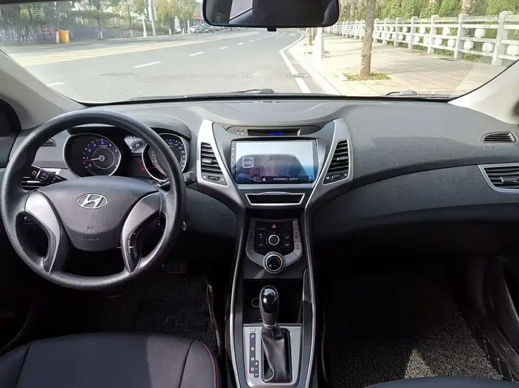 Hyundai Elantra Langdong — миниатюра 5