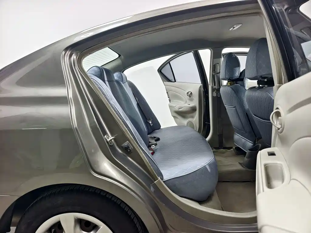 Nissan Sunny — миниатюра 15