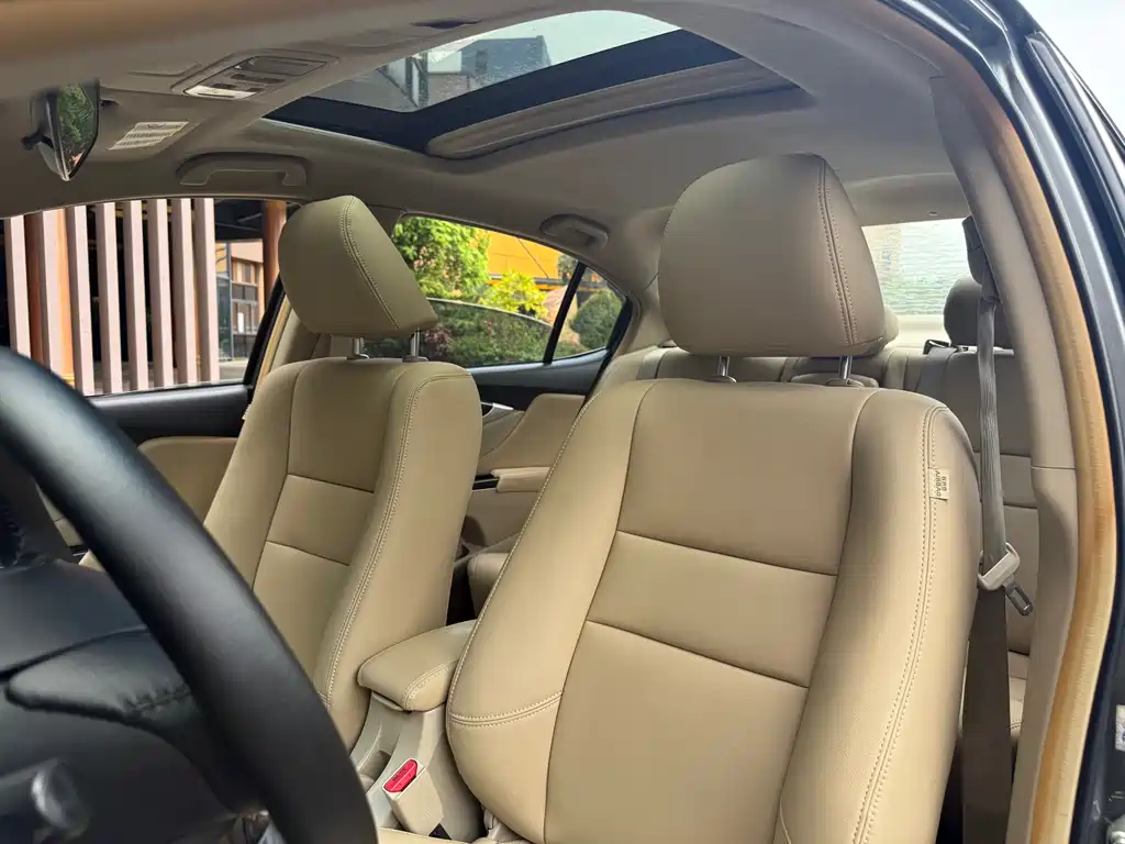 Honda Crider 2013 1.8L AT Luxury