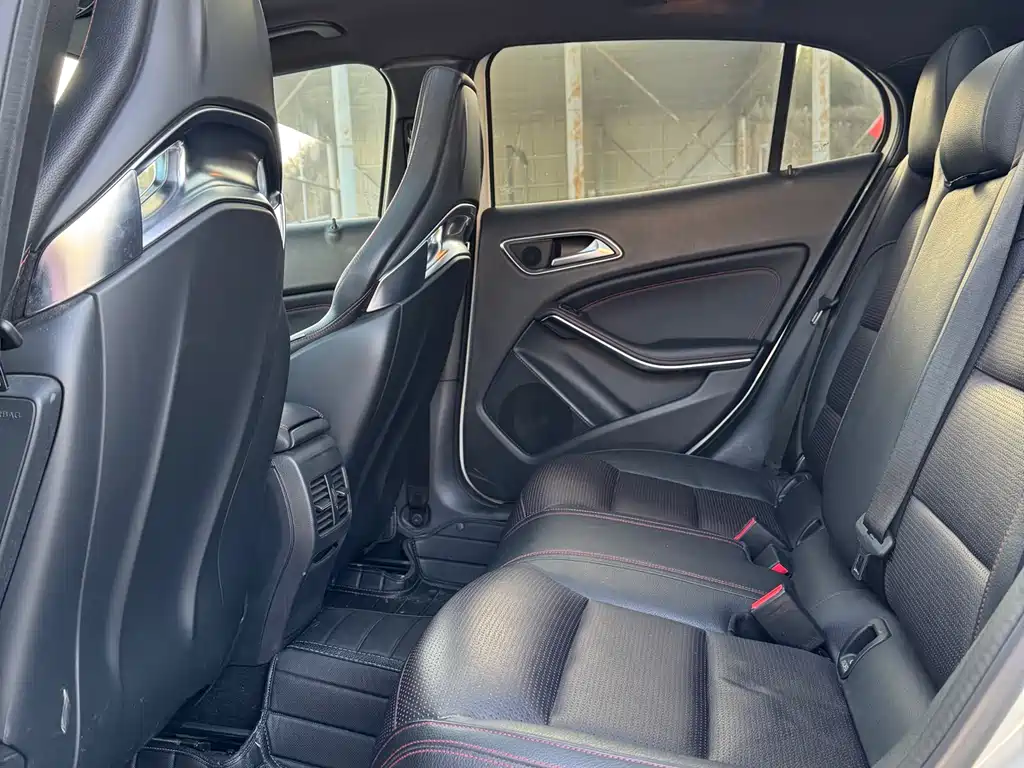 MERCEDES-BENZ GLA AMG