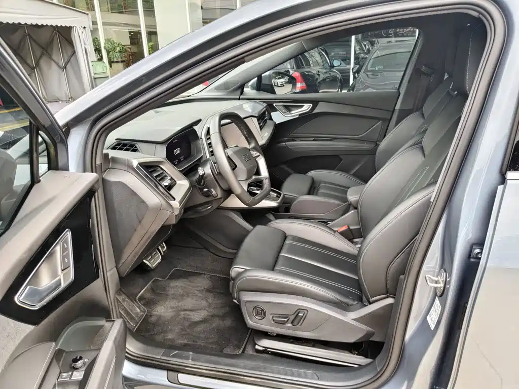 Audi Q4 e-tron — миниатюра 6