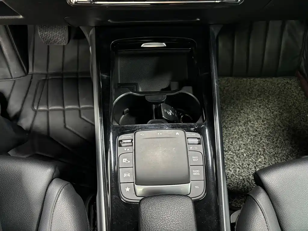 Mercedes-Benz GLB — миниатюра 11