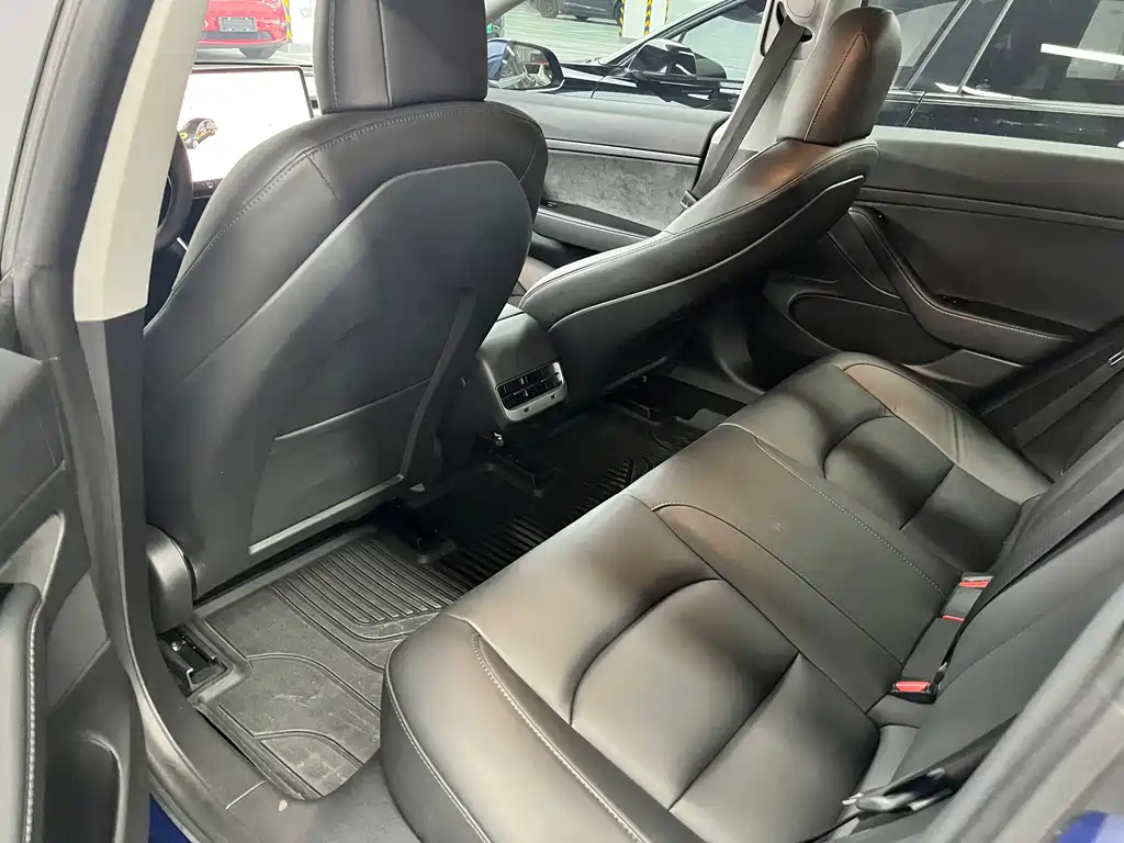 Tesla Model 3 — миниатюра 9