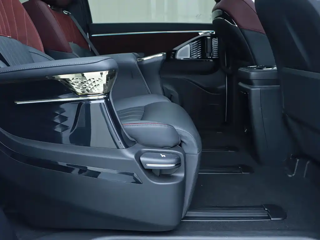 GAC Motor M8 Grandmaster Series 400T Supreme Edition, фото 11