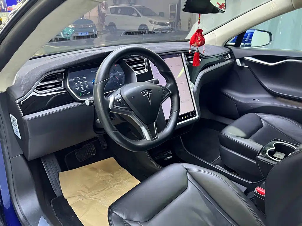 Tesla Model S — миниатюра 7
