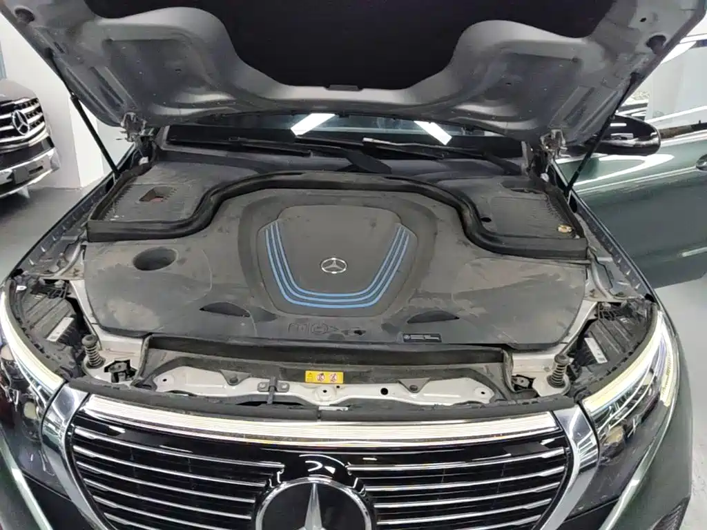 Mercedes-Benz EQC — миниатюра 20