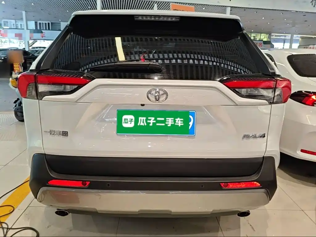 Toyota RAV4 — миниатюра 6