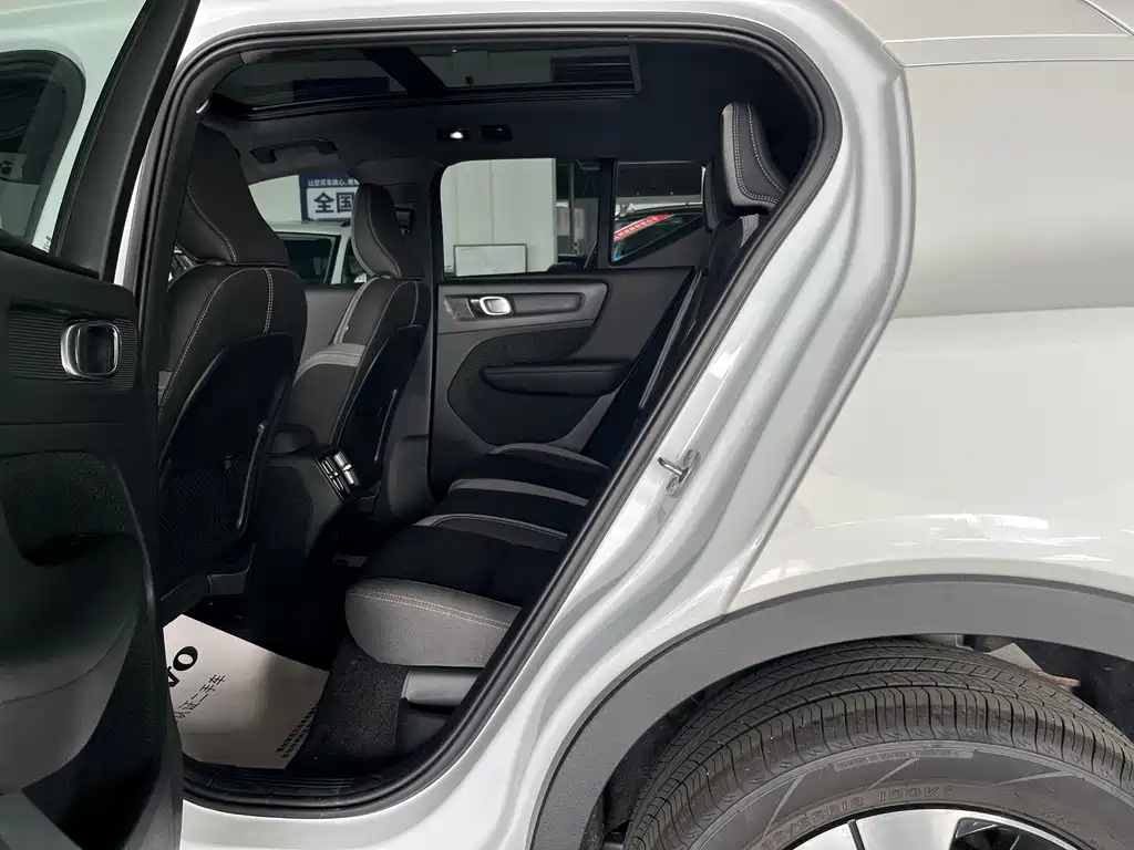 Volvo XC40 — миниатюра 9