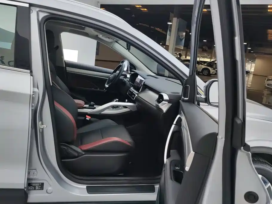 Geely Binyue — миниатюра 8