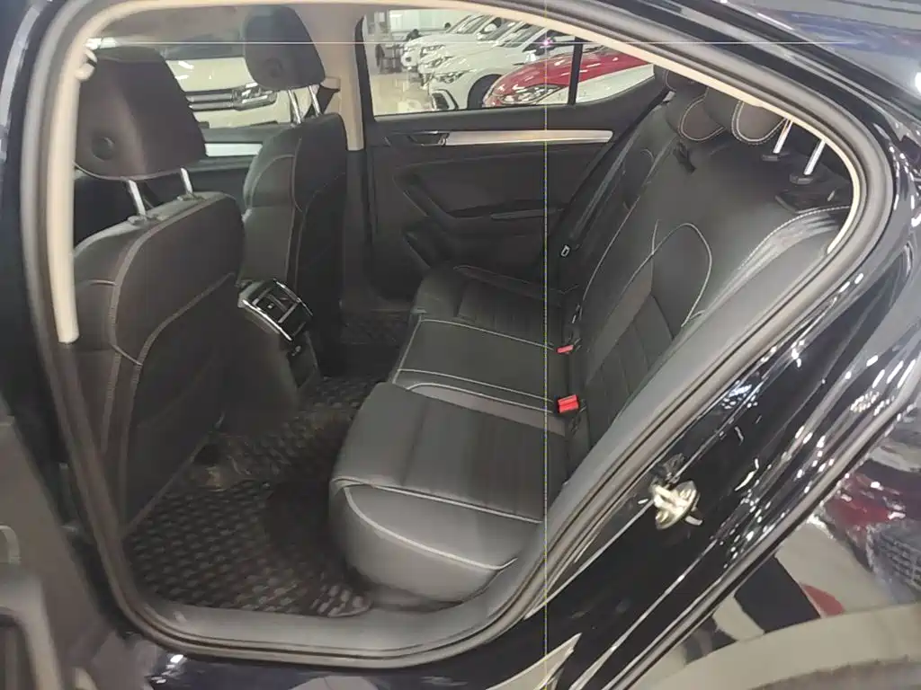Skoda Superb — миниатюра 17