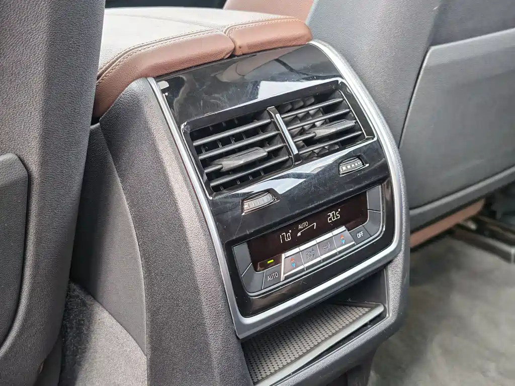BMW X7 — миниатюра 11