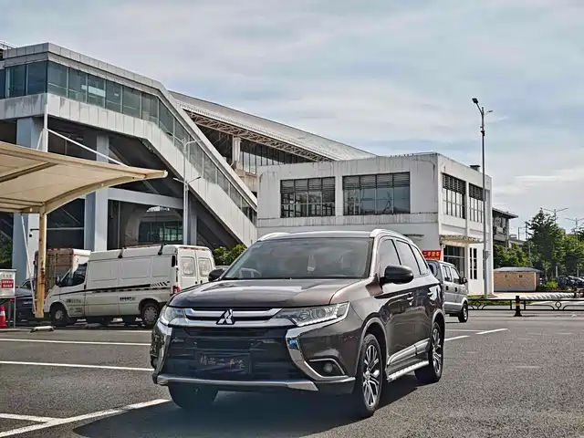 MITSUBISHI OUTLANDER 2017