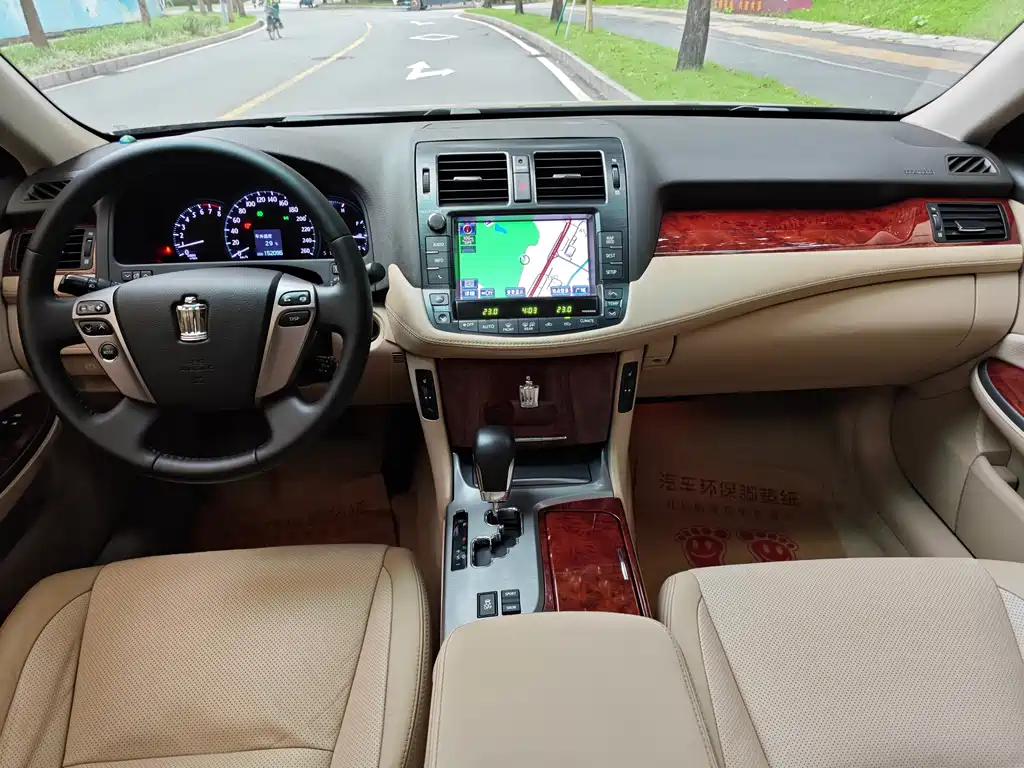 Toyota Crown — миниатюра 5