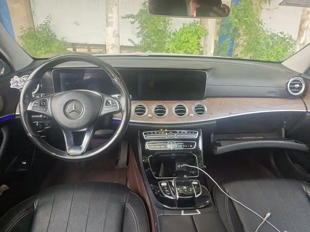 Mercedes-Benz E-Class — миниатюра 6