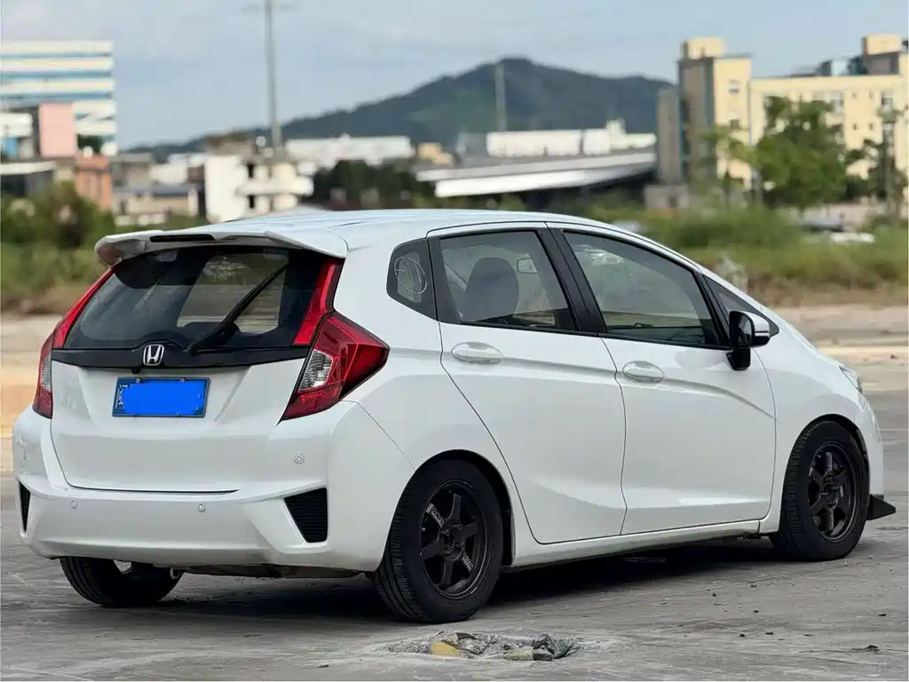 Honda Fit — миниатюра 7
