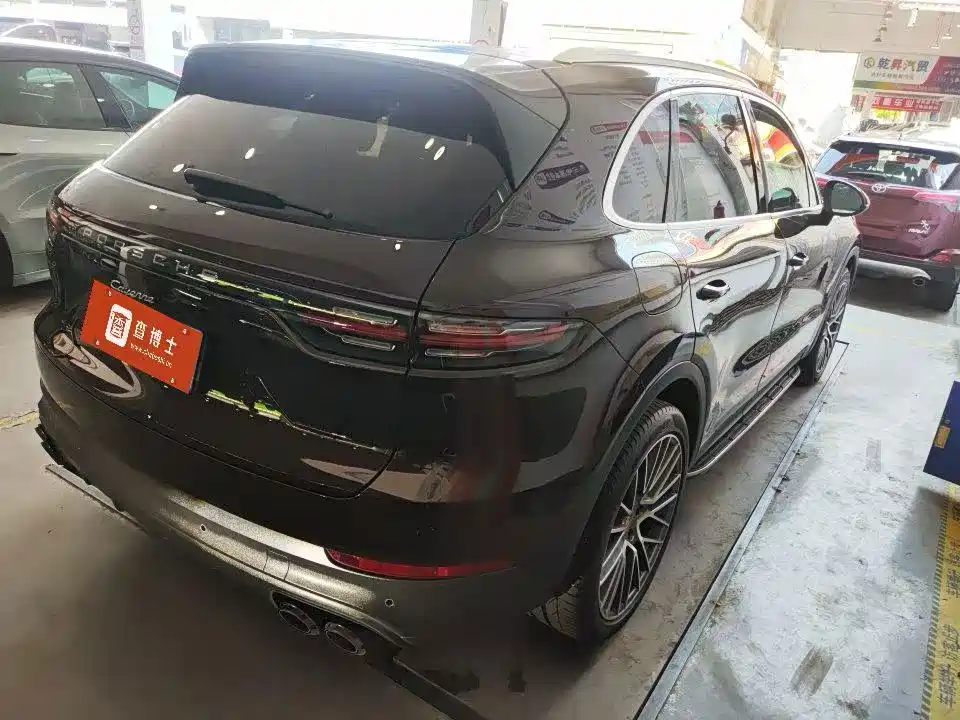 Porsche Cayenne — миниатюра 6