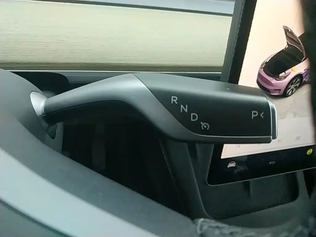 Tesla Model Y — миниатюра 14