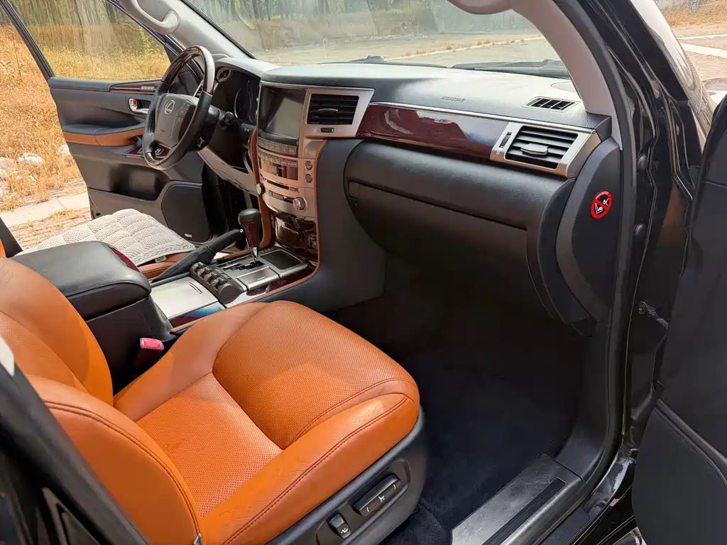 Lexus LX — миниатюра 18
