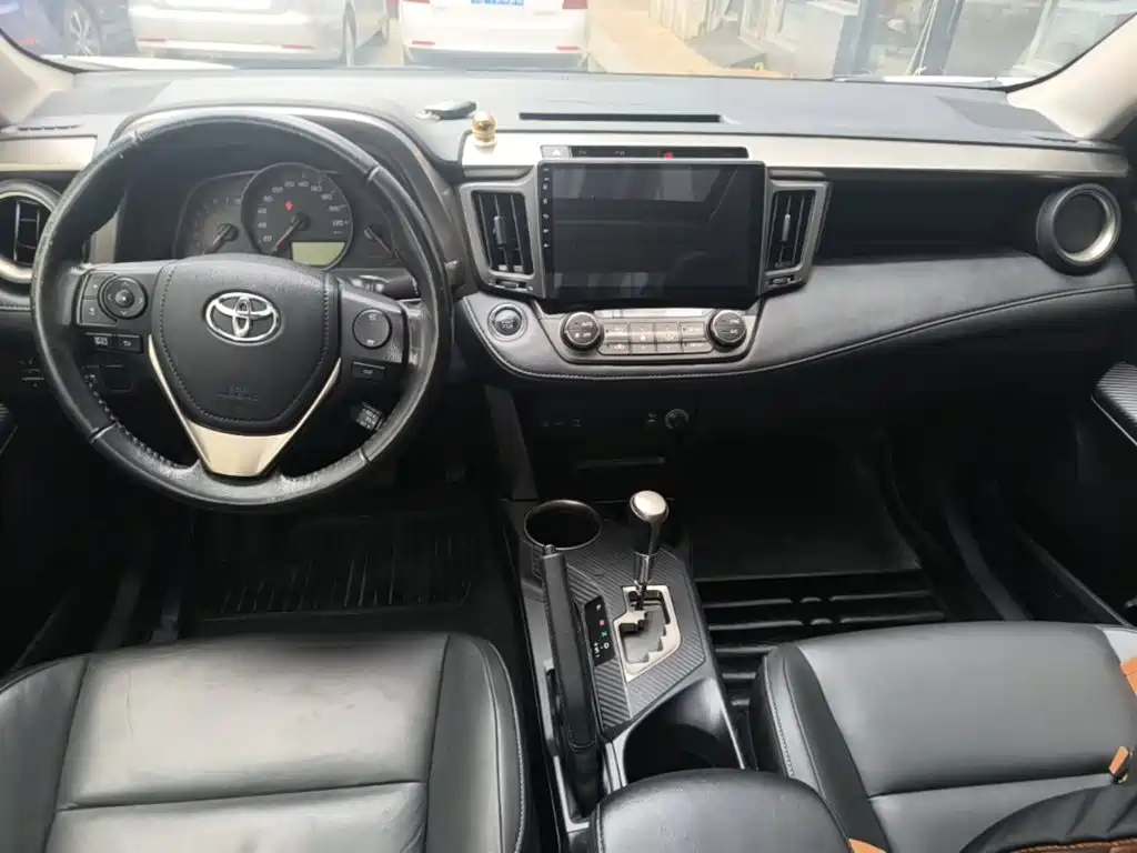 Toyota RAV4 — миниатюра 10