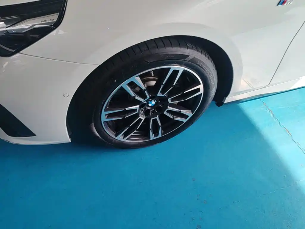 BMW 5 Series — миниатюра 23