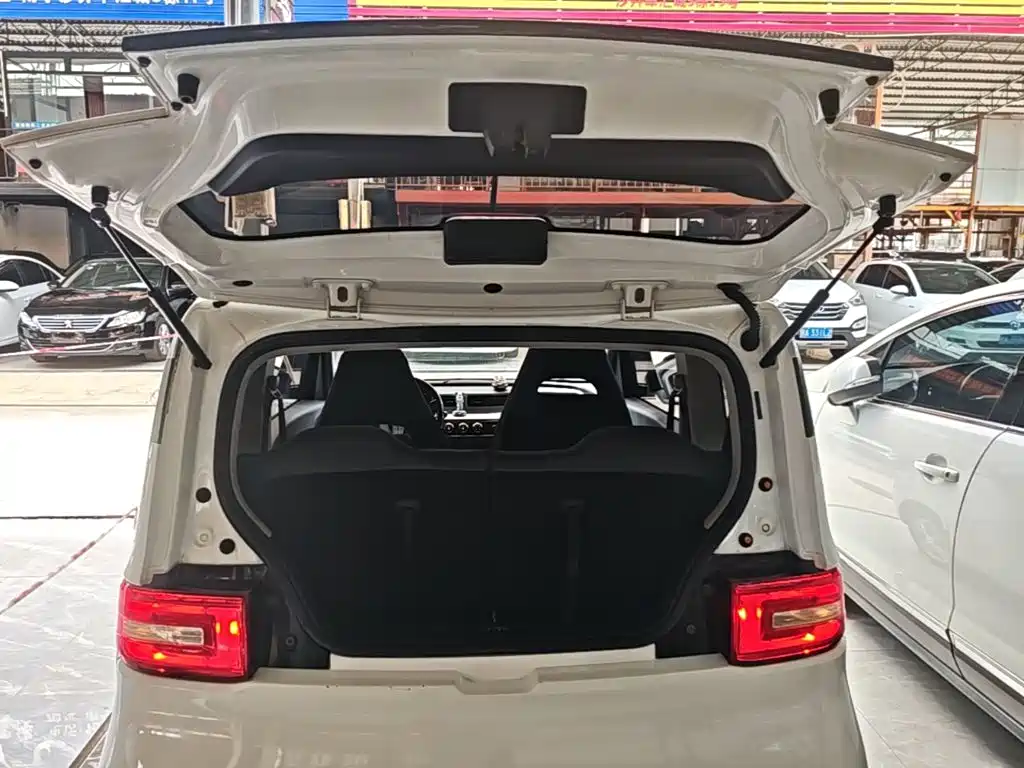 Wuling MINIEV — миниатюра 19