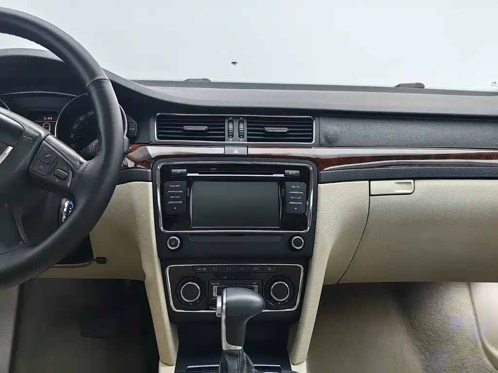 Skoda Superb — миниатюра 12