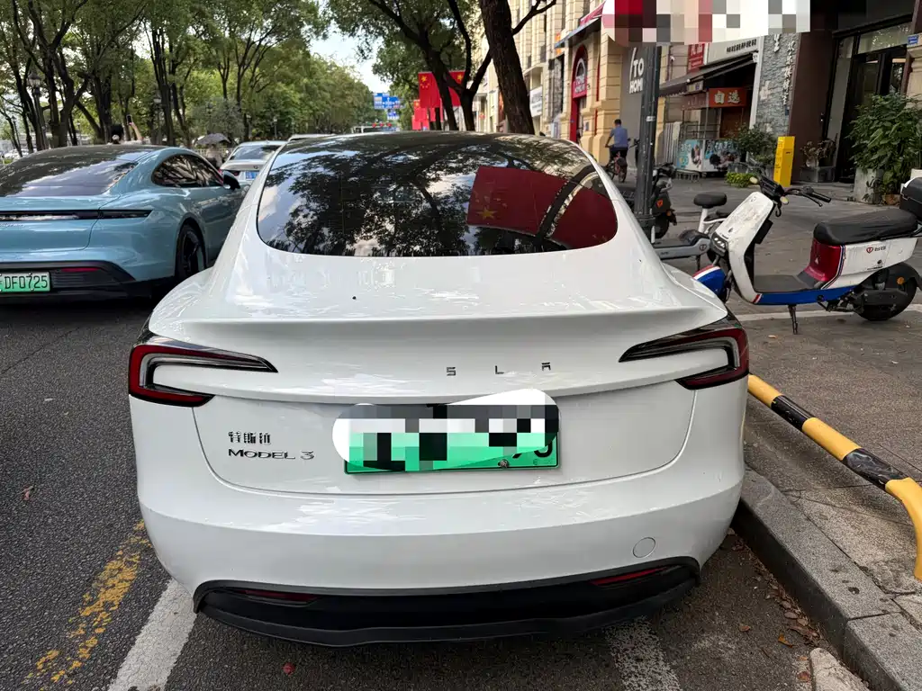 Tesla Model 3 — миниатюра 8