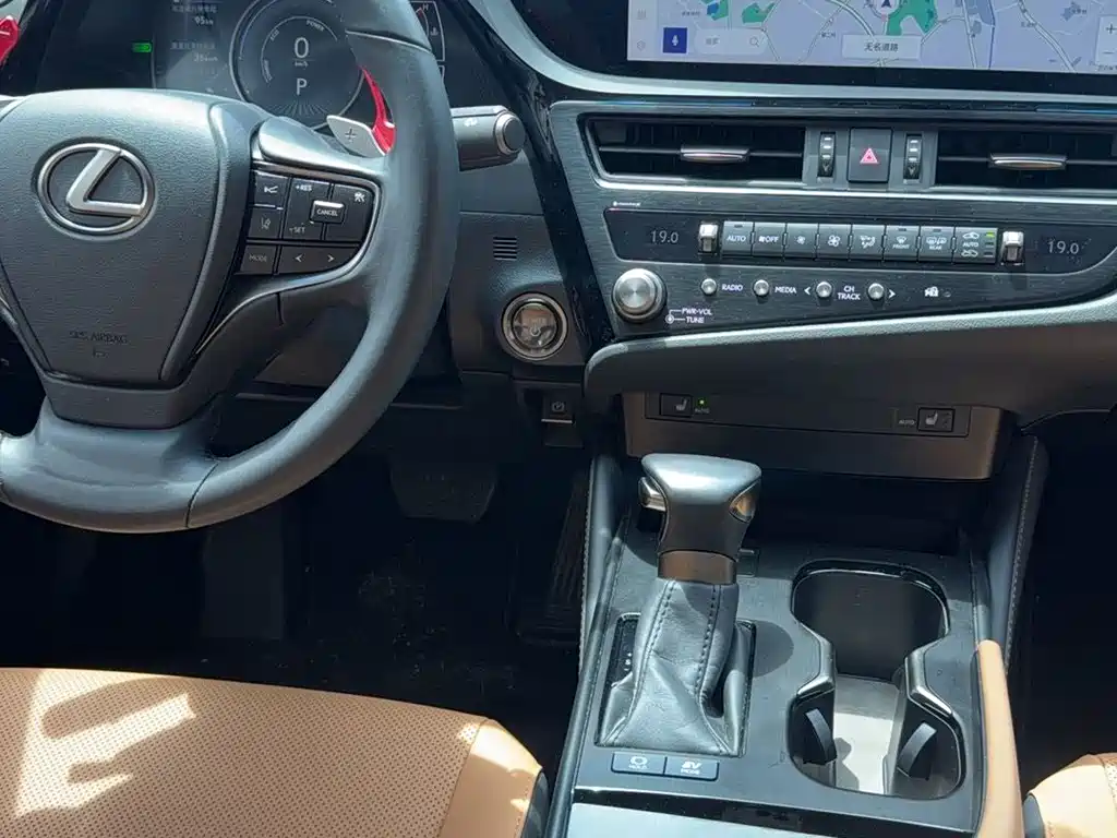 Lexus ES — миниатюра 10