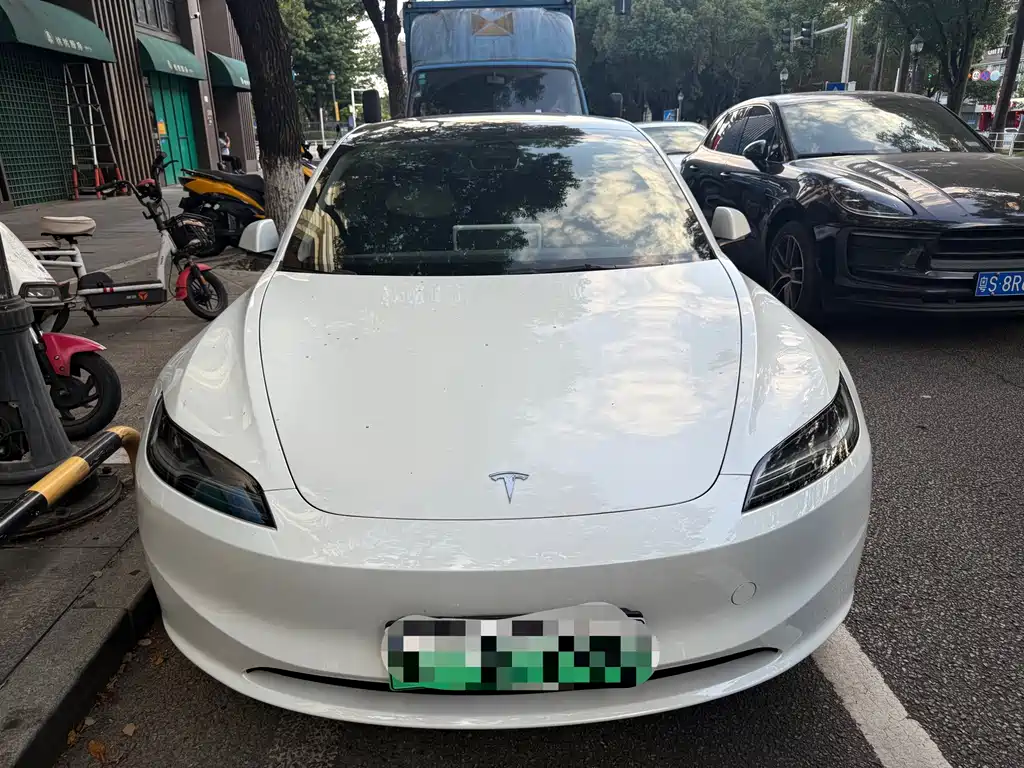Tesla Model 3 — миниатюра 2