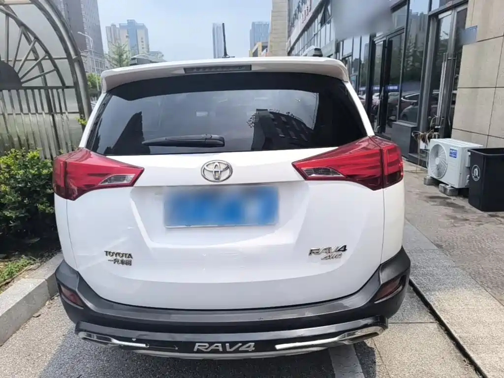 Toyota RAV4 — миниатюра 6