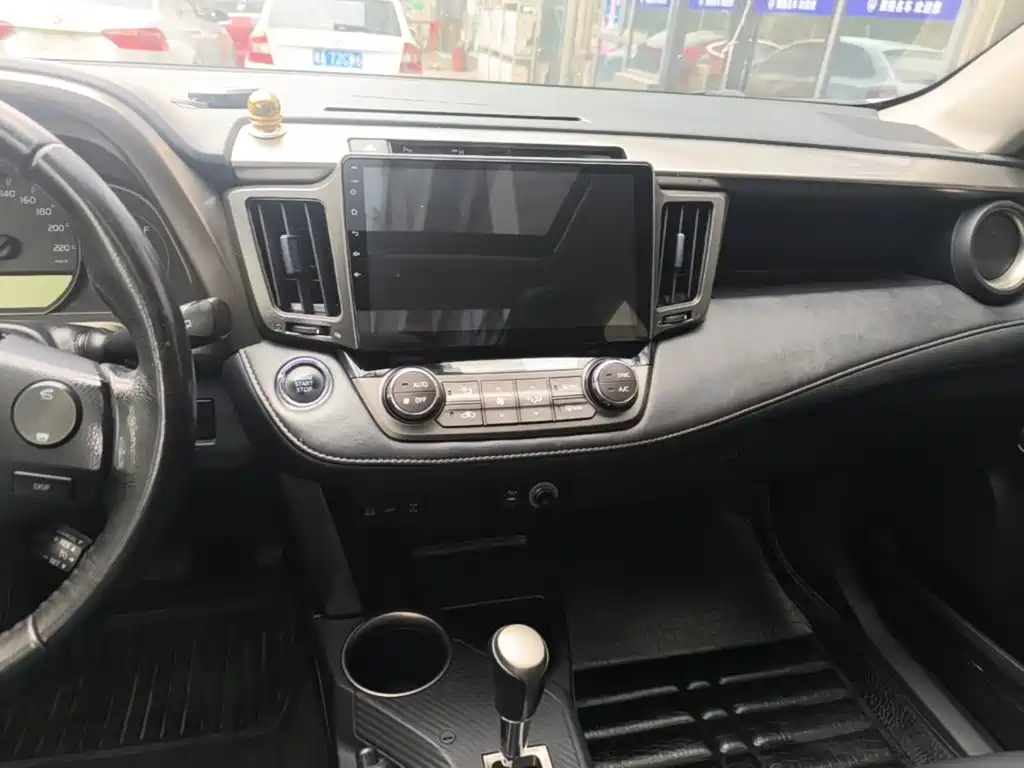 Toyota RAV4 — миниатюра 13