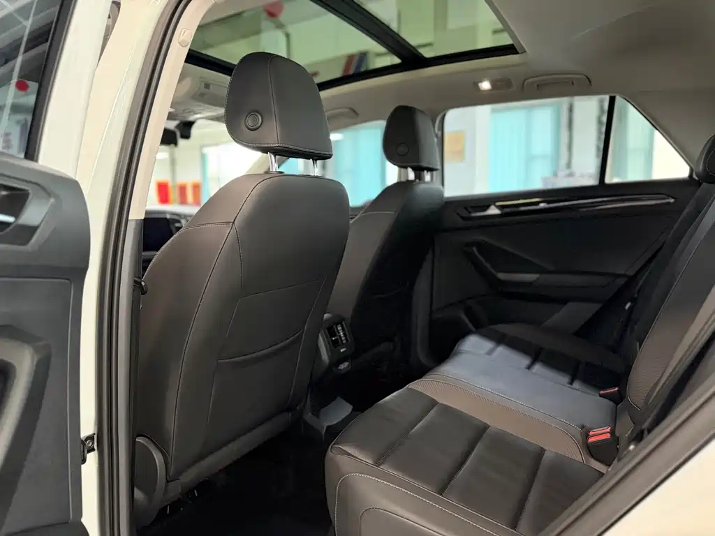 Volkswagen T-Roc — миниатюра 8