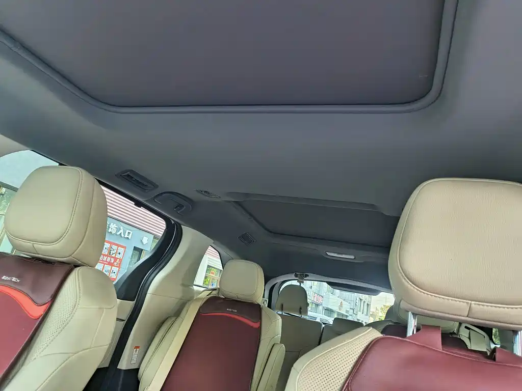 Toyota Granvia — миниатюра 11