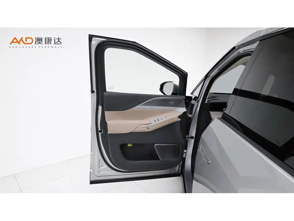 XPeng X9 — миниатюра 11