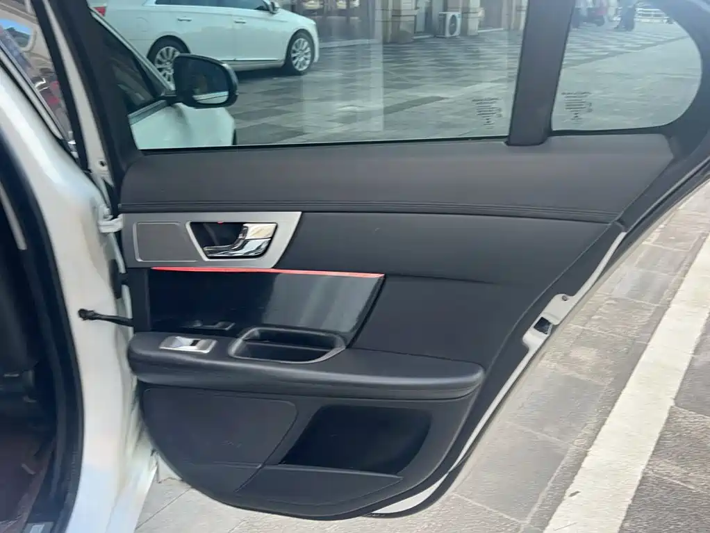 Jaguar XF — миниатюра 15