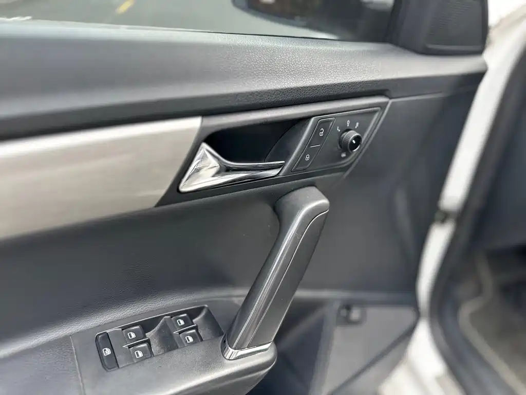 Volkswagen Lavida — миниатюра 9