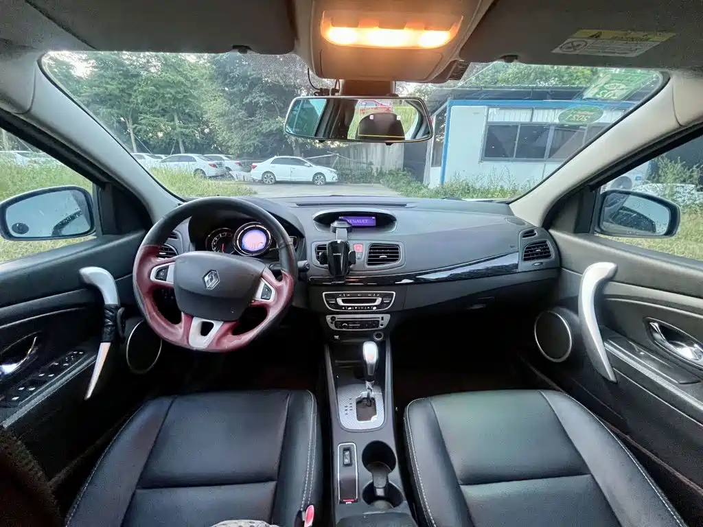Renault Fluence — миниатюра 10