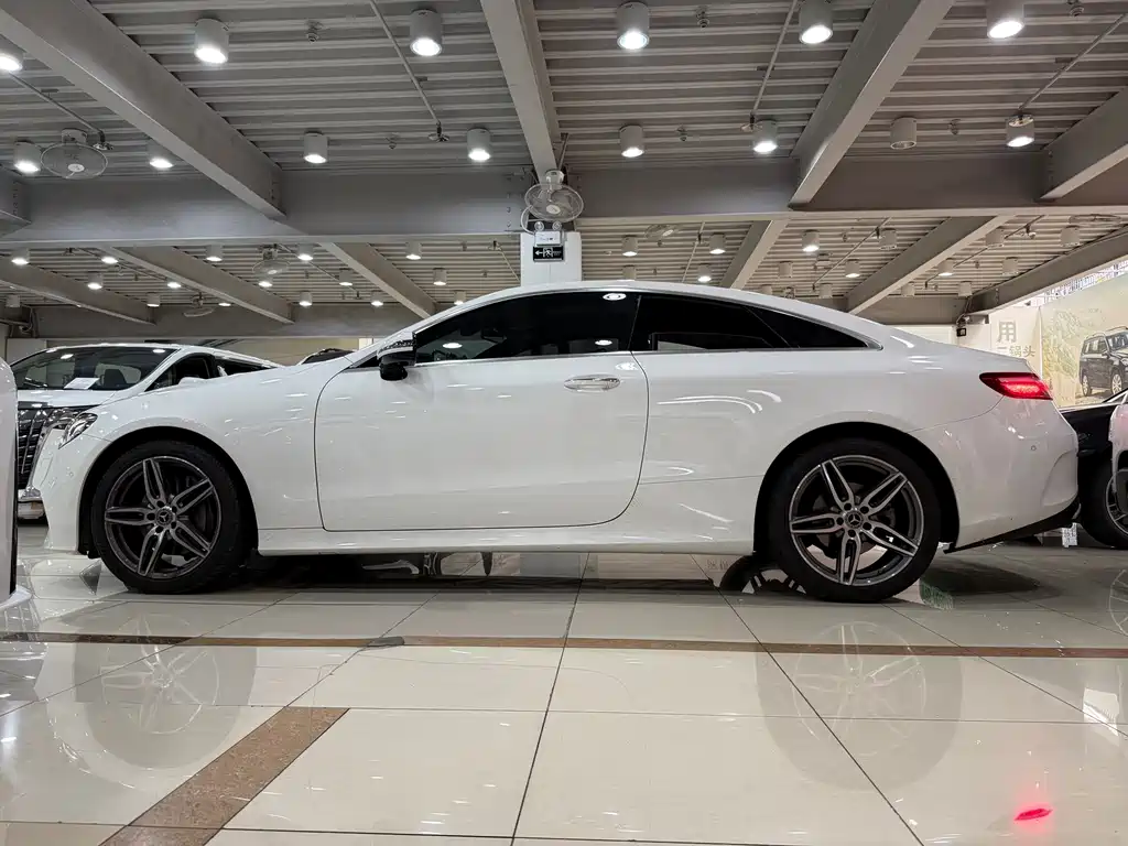 Mercedes-Benz E-Class (Import) — миниатюра 4