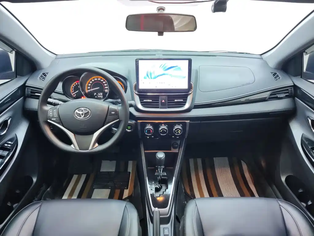 Toyota Yaris L — миниатюра 8