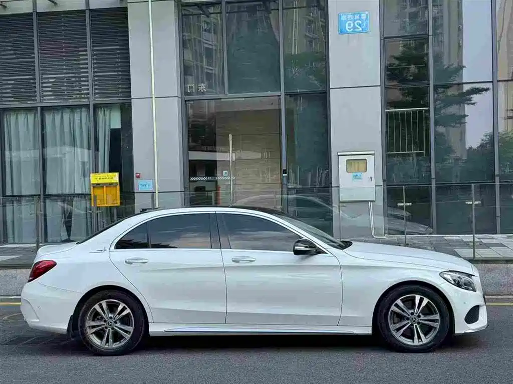Mercedes-Benz C-Class — миниатюра 4