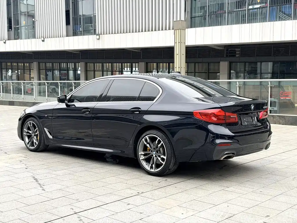 BMW 5 Series — миниатюра 5