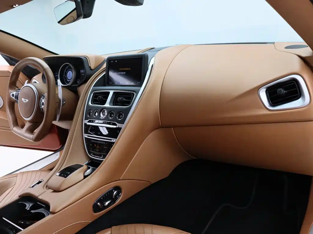Aston Martin DB11 — миниатюра 16