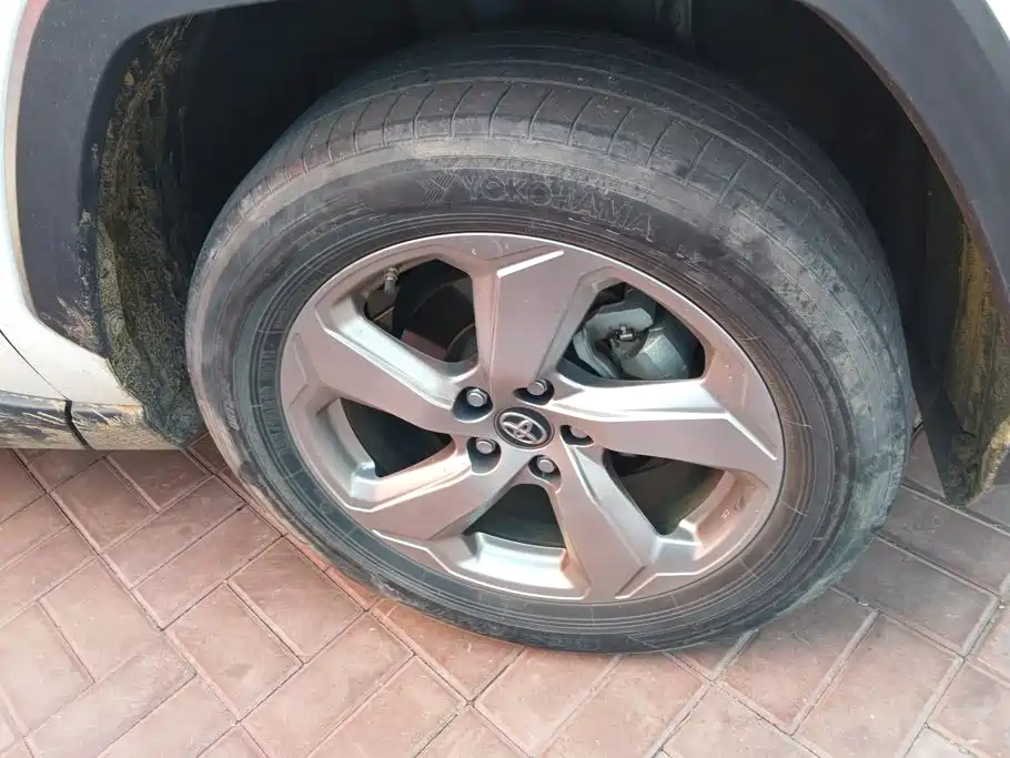 Toyota RAV4 — миниатюра 6