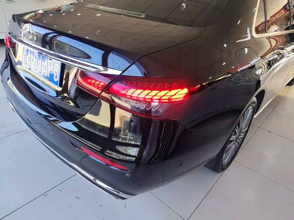 Mercedes-Benz E-Class — миниатюра 8