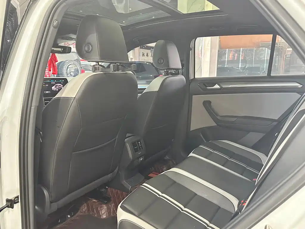 Volkswagen T-Roc — миниатюра 4