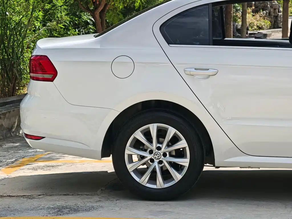 Volkswagen Lavida — миниатюра 6