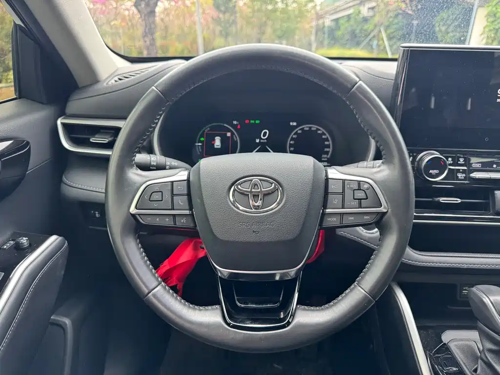 Toyota Highlander 2024 2.5L Luxury 7 мест